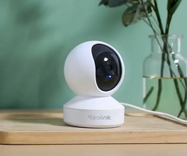 Cámara Wi-Fi PT interior Reolink E1